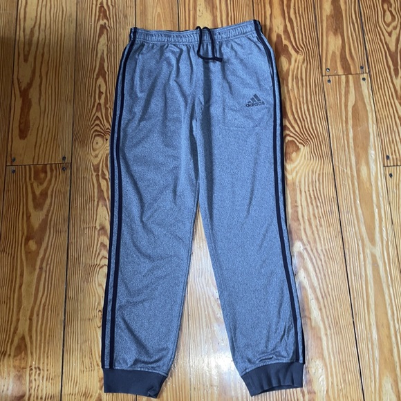 ADIDAS Men’s Sweatpants in EUC - Picture 9 of 10